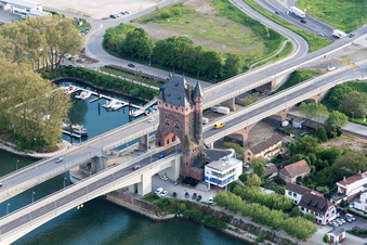 Luftbild von Fluß - Brückenbauwerk Nibelungenbrücke für die B47 über den Rhein in Worms im Bundesland Rheinland-Pfalz, Deutschland