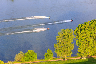 Drei Wasserscooter auf dem Rhein im Ortsteil Mörsch in Frankenthal im Bundesland Rheinland-Pfalz, Deutschland