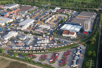 Schrägluftbild von Gewerbegebiet Muldenweg im Ortsteil Pfingstweide in Ludwigshafen am Rhein im Bundesland Rheinland-Pfalz, Deutschland