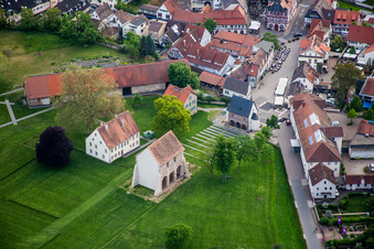 Gebäudekomplex des ehemaligen Klosters und heutigen UNESCO-Welterbestätte Kloster Lorsch im Bundesland Hessen, Deutschland