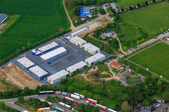 Luftaufnahme von Containersiedlung für Flüchtlichge und Asybewerber in Bensheim im Bundesland Hessen, Deutschland