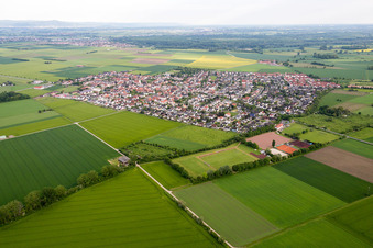 Luftbild von Ortsteil Leeheim in Riedstadt im Bundesland Hessen, Deutschland