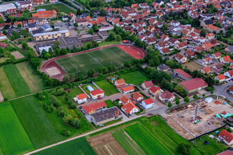 Stadion und Beachvolleyballfeld der TG Westhofen an der Otto-Hahn-Schule Westhofen im Bundesland Rheinland-Pfalz, Deutschland