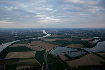 Luftaufnahme von Silbersee im Ortsteil Roxheim in Bobenheim-Roxheim im Bundesland Rheinland-Pfalz, Deutschland