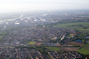 Ortsteil Oppau in Ludwigshafen am Rhein im Bundesland Rheinland-Pfalz, Deutschland von oben