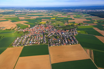 Dorf - Ansicht von Osten im Ortsteil Semd in Groß-Umstadt im Bundesland Hessen, Deutschland