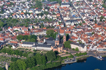 Kirchengebäude der Einhardbasilika in Seligenstadt im Bundesland Hessen, Deutschland