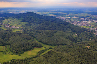 Stettbacher Tal und Stiftung Schloss Heiligenberg Jugenheim im Ortsteil Ober-Beerbach in Seeheim-Jugenheim im Bundesland Hessen, Deutschland