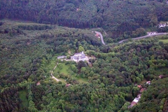 Burgruine Tannenberg in Seeheim-Jugenheim im Bundesland Hessen, Deutschland von oben gesehen