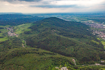 Melibokus von Norden im Ortsteil Alsbach in Alsbach-Hähnlein im Bundesland Hessen, Deutschland