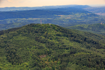 Sendemasten auf dem Melibokus im Ortsteil Hochstädten in Bensheim im Bundesland Hessen, Deutschland