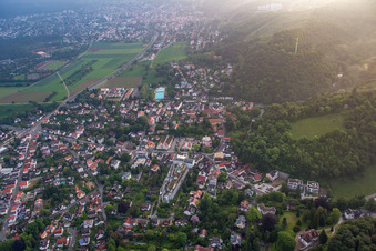 Ortsteil Jugenheim an der Bergstrasse in Seeheim-Jugenheim im Bundesland Hessen, Deutschland von einer Drohne aus