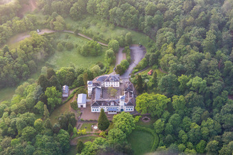Luftaufnahme von Stiftung Schloss Heiligenberg in Seeheim-Jugenheim im Bundesland Hessen, Deutschland