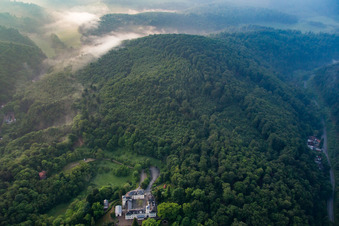 Ortsteil Jugenheim an der Bergstrasse in Seeheim-Jugenheim im Bundesland Hessen, Deutschland von der Drohne aus gesehen