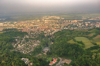 B47 richtung Stadt in Bensheim im Bundesland Hessen, Deutschland