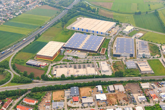 Verteilzentrum Alnatura,  Müller - Die lila Logistik SE und Caterpillar GmbH Logistik Center an der A67 von Osten in Lorsch im Bundesland Hessen, Deutschland