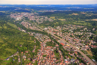 Eisenbahnstraße von Westen im Ortsteil Grötzingen in Karlsruhe im Bundesland Baden-Württemberg, Deutschland