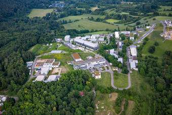 Gebäudekomplex des Institut Fraunhofer-Institut für Chemische Technologie ICT in Pfinztal im Ortsteil Berghausen im Bundesland Baden-Württemberg, Deutschland
