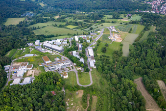Luftbild von Gebäudekomplex des Institut Fraunhofer-Institut für Chemische Technologie ICT in Pfinztal im Ortsteil Berghausen im Bundesland Baden-Württemberg, Deutschland