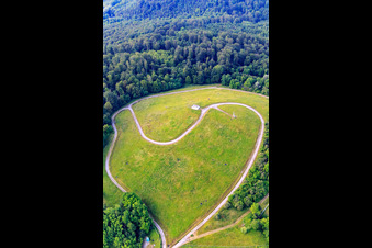 Begrünte Deponie im Ortsteil Grötzingen in Karlsruhe im Bundesland Baden-Württemberg, Deutschland