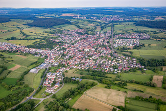 Schrägluftbild von Jöhlingen von Westen in Walzbachtal im Bundesland Baden-Württemberg, Deutschland