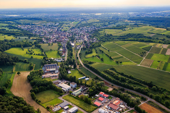 Dorfansicht am Katzbach von Osten im Ortsteil Zeutern in Ubstadt-Weiher im Bundesland Baden-Württemberg, Deutschland