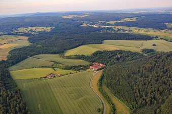 Luftbild von Destillerie Hofgut Langenzell in Wiesenbach im Bundesland Baden-Württemberg, Deutschland