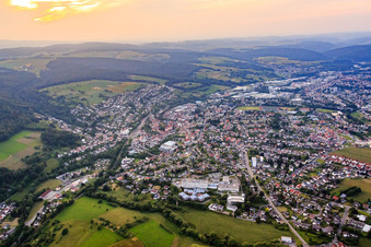 Stadtansicht aus Süden im Ortsteil Lauerbach in Erbach im Bundesland Hessen, Deutschland