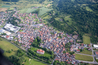 Schrägluftbild von Ortsteil Fechenbach in Collenberg im Bundesland Bayern, Deutschland