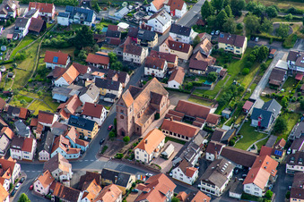 Kirchengebäude St. Vitus im Dorfkern im Ortsteil Wildensee in Dorfprozelten im Bundesland Bayern, Deutschland