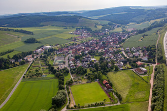 Luftaufnahme von Sportplatz im Ortsteil Dertingen in Wertheim im Bundesland Baden-Württemberg, Deutschland