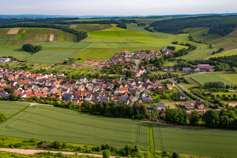 Ortsteil Dertingen in Wertheim im Bundesland Baden-Württemberg, Deutschland aus der Luft