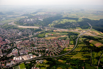 Ortsansicht der Straßen und Häuser der Wohngebiete im Ortsteil Heidingsfeld in Würzburg im Bundesland Bayern, Deutschland