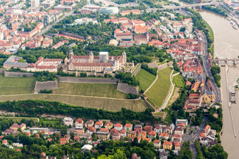 Luftbild von Festung Marienberg über dem Main in Würzburg im Ortsteil Altstadt im Bundesland Bayern, Deutschland
