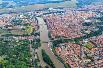 Ludwigsbrücke und Alte Brücke über den Main zum Sanderring im Ortsteil Altstadt in Würzburg im Bundesland Bayern, Deutschland
