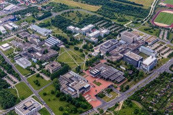 Campus- Gebäude der Universität und Universitätsbibliothek Würzburg im Ortsteil Frauenland in Würzburg im Bundesland Bayern, Deutschland