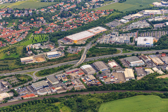 Industriegebiet Nürnberger Straße jenseits der B8 mit SELGROS Würzburg und  DECATHLON Würzburg im Ortsteil Grombühl im Bundesland Bayern, Deutschland