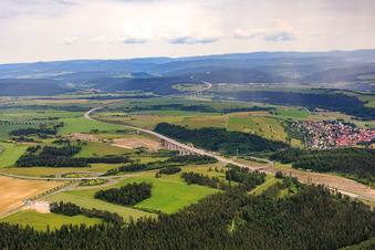 A71 Talbrücke über ehemaliger Kiesgrube in Rohr im Bundesland Thüringen, Deutschland