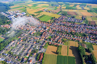 Dorfansicht mit Wolken aus Südosten in Hatzenbühl im Bundesland Rheinland-Pfalz, Deutschland