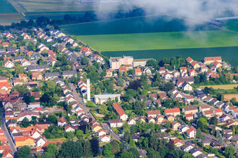 Luftbild von St.-Pius-Kirche in der Goethestr in Kandel im Bundesland Rheinland-Pfalz, Deutschland