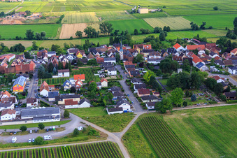 Friedhof im Ortsteil Duttweiler in Neustadt an der Weinstraße im Bundesland Rheinland-Pfalz, Deutschland
