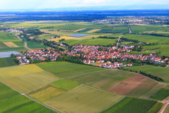 Luftbild von Dorfübersicht aus Nordwesten mit Neubaugebiet Am Apfelgarten in Impflingen im Bundesland Rheinland-Pfalz, Deutschland