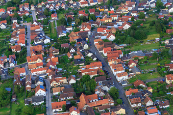 Eichstraße von Osten in Minfeld im Bundesland Rheinland-Pfalz, Deutschland