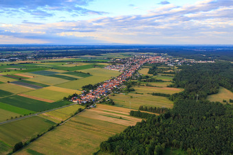 Saarstraße aus Südwesten in Kandel im Bundesland Rheinland-Pfalz, Deutschland