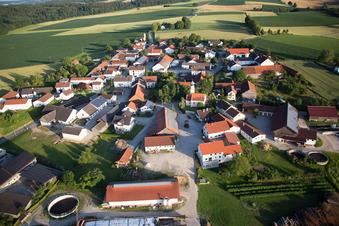 Luftaufnahme von Ortsteil Oberframmering in Landau an der Isar im Bundesland Bayern, Deutschland