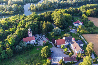 Luftbild von Friedhof in der Bauerngasse im Ortsteil Oberframmering in Landau an der Isar im Bundesland Bayern, Deutschland