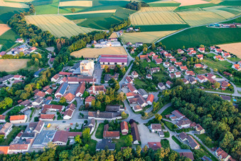 Luftbild von Ortsteil Ettling in Wallersdorf im Bundesland Bayern, Deutschland