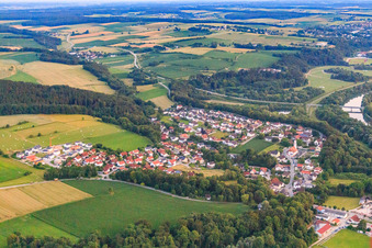 Luftbild von Dorfansicht an der Isar von Nordosten in Gottfrieding im Bundesland Bayern, Deutschland