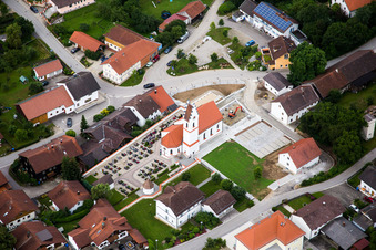 Kirchengebäude im Dorfkern im Ortsteil Rattenbach in Rimbach im Bundesland Bayern, Deutschland