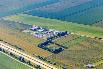 Flugplatz Dingolfing im Ortsteil Höll im Bundesland Bayern, Deutschland
